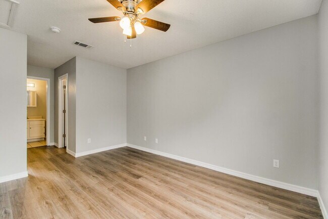 Building Photo - 1015 Sable Dr