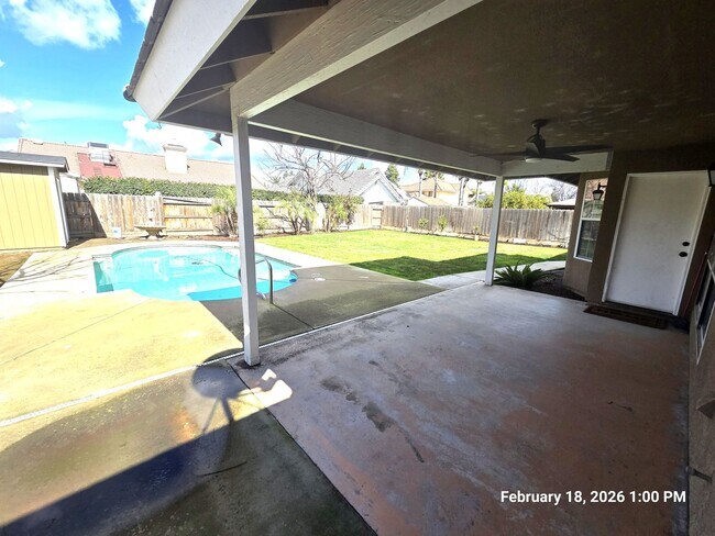 Building Photo - Beautiful 3 Bedroom 2 bath Home Across from La Joya Middle School