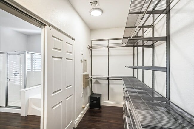 Building Photo - Beautiful 3 Bed South Summerlin Home With 1st Floor Bed and Bath