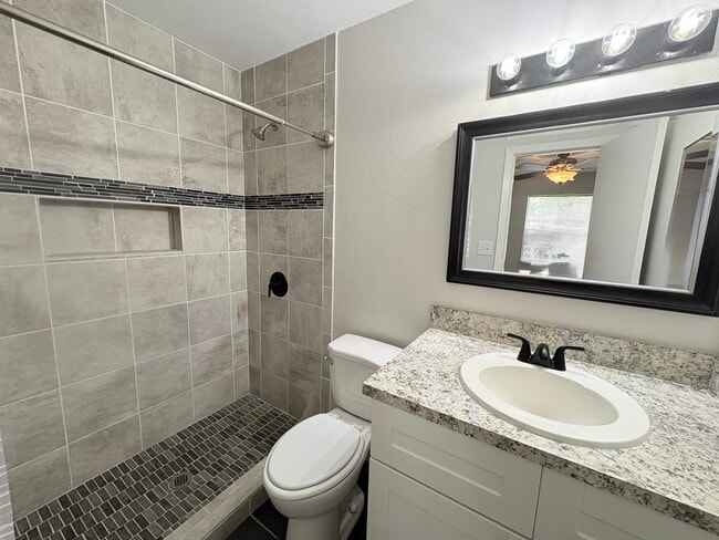 Building Photo - 1461 Live Oak Dr