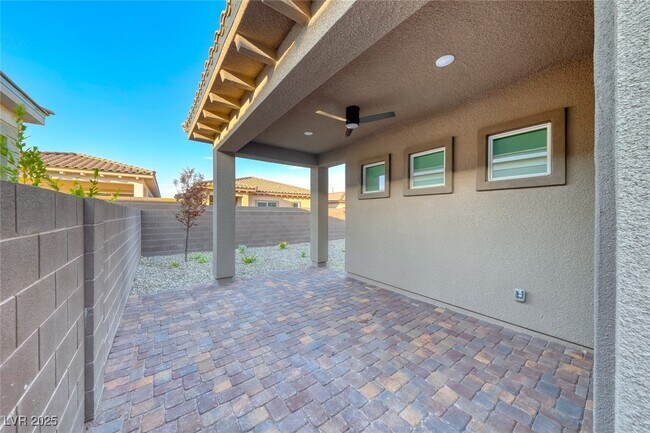 Building Photo - 102 Ibiza Lk Dr
