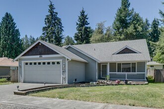 Building Photo - Shoreline Rambler Available NOW! 4 Bed 2 Bath w/spacious backyard!