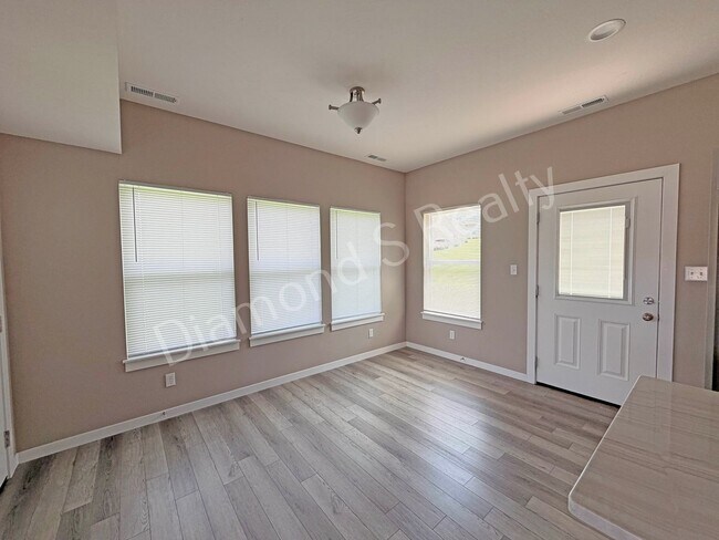 Building Photo - 2124 N Bradbury Ln
