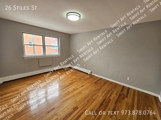 Building Photo - 26 Stiles St