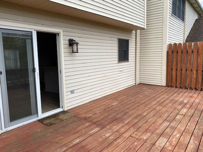 Building Photo - 3 bedroom 4 bathroom home in Lancaster tow...