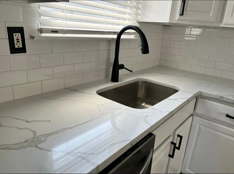 Building Photo - 317 Birch Dr