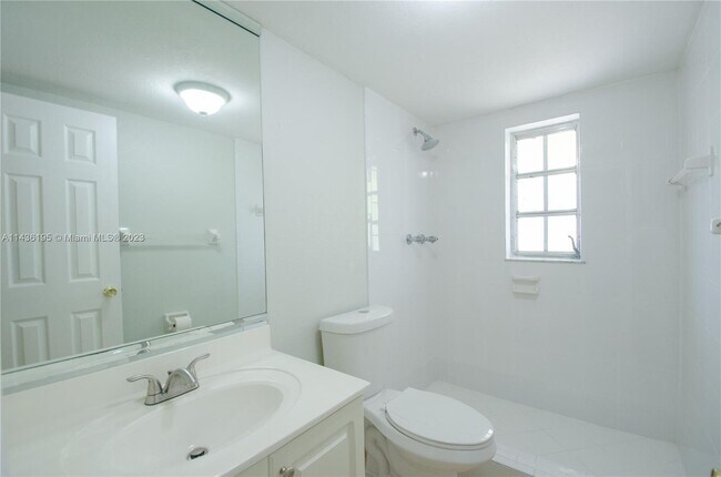 Building Photo - 8650 SW 109th Ave