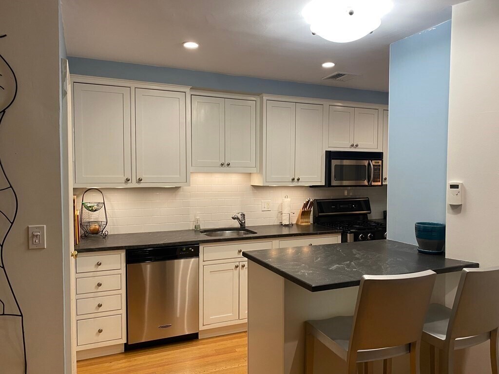 Building Photo - 89 Warren Ave