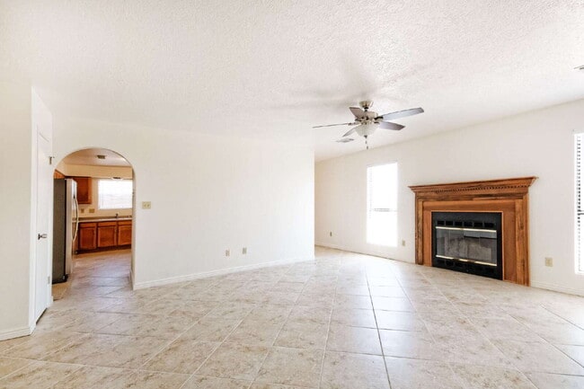 Building Photo - Comfortable home on a cul-de-sac with a great floorplan.