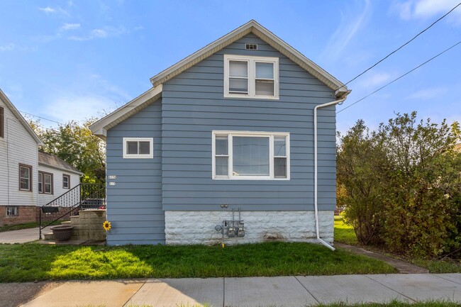 Building Photo - 617 W 8th Ave