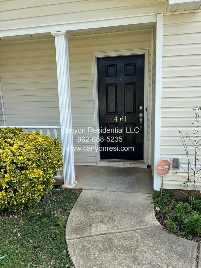 Building Photo - 461 Bedford Knoll Dr