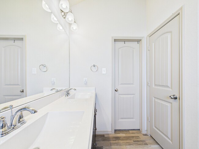 Building Photo - 5206 Rosehill Ridge Ct