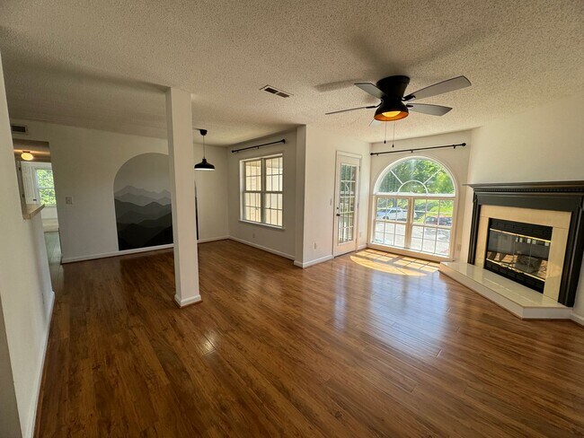 Building Photo - 2BR 2BA Condo beside Greenway