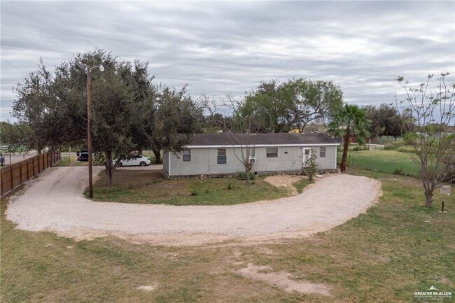 Primary Photo - 1221 S Cesar Chavez Rd