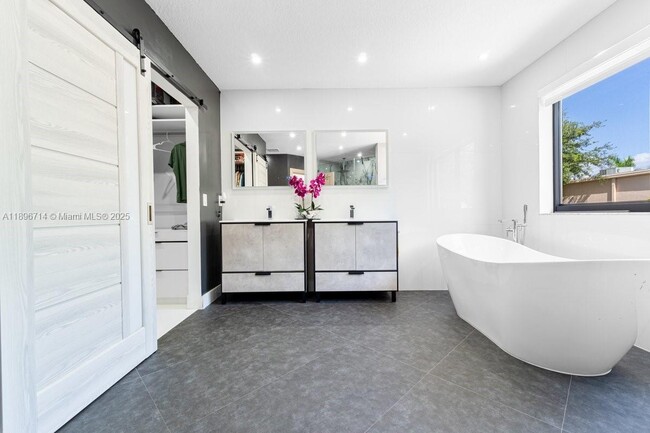 Building Photo - 9035 SW 156th Ct