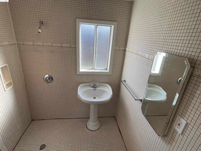 Building Photo - 32 O Neil Ct