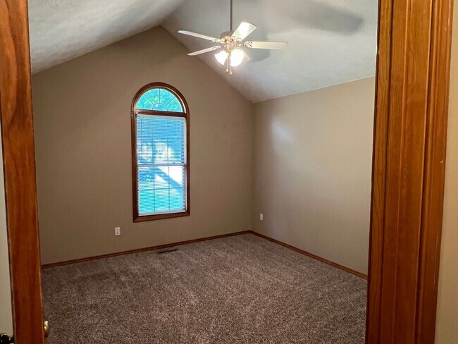 Building Photo - 3 Bedroom with Large Covered Deck in southwest Springfield