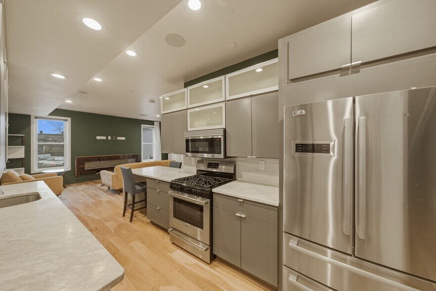 Building Photo - 186 Paris St