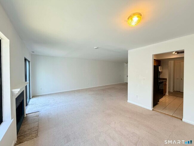 Building Photo - 14 Newtown Rd