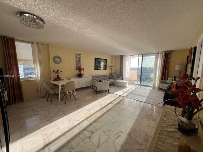 Building Photo - 1865 S Ocean Dr