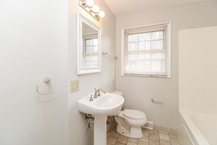 Building Photo - 310 Anchor Dr