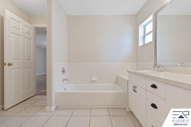 Building Photo - 25 Port Royal Dr
