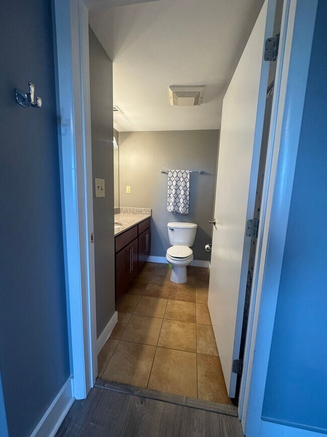Building Photo - Lake Plaza: Available for EARLY MOVE-IN as...