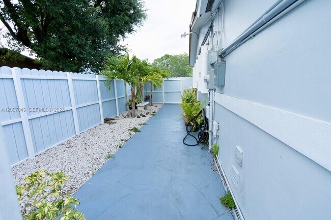 Building Photo - 20760 NW 37th Ct