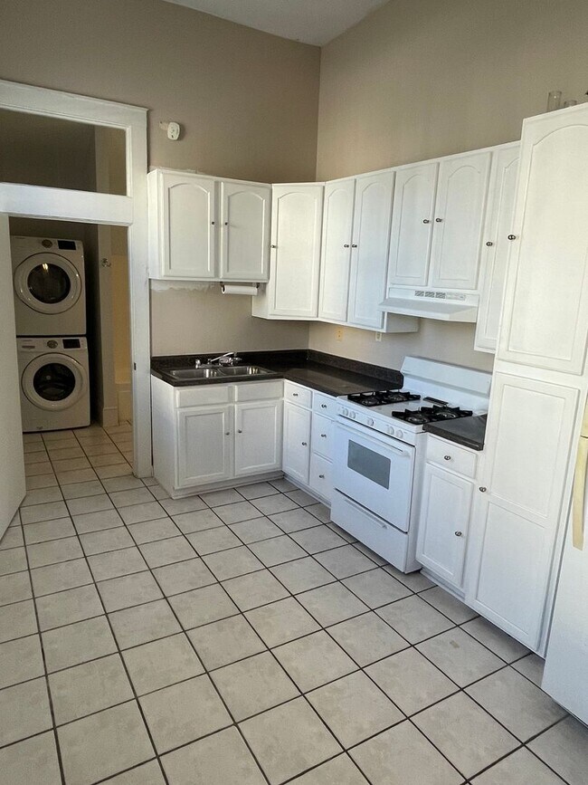 Building Photo - 1BD/1BA Shotgun w/ In Unit Washer and Dryer