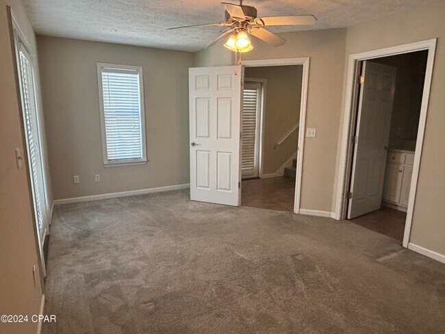 Building Photo - 6722 Thomas Dr