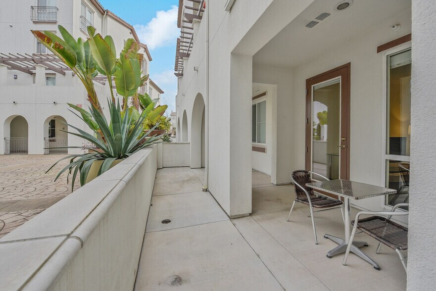 Building Photo - 10635 Calle Mar De Mariposa