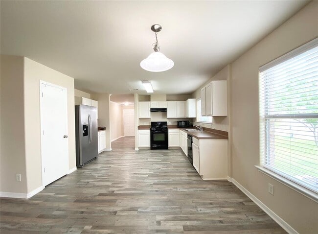 Building Photo - 8119 Yaupon View Dr