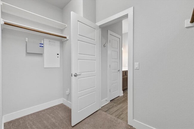 Building Photo - 6009 Baythorne Dr