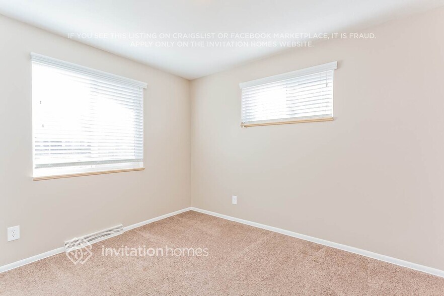 Building Photo - 12043 E Arizona Dr