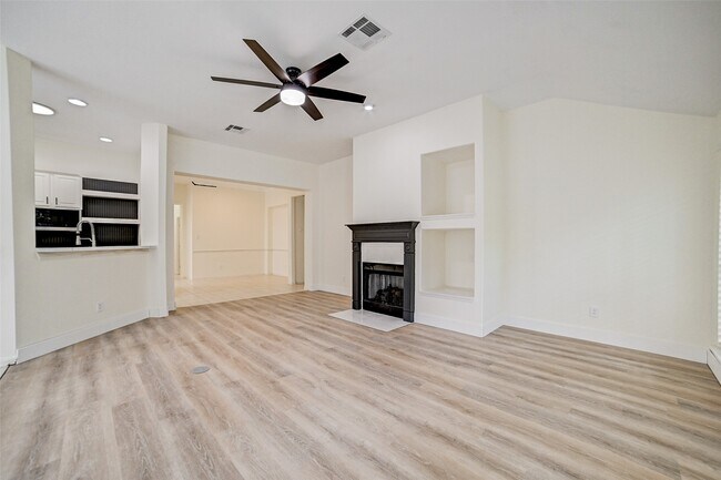 Building Photo - 70 Camber Pine Pl