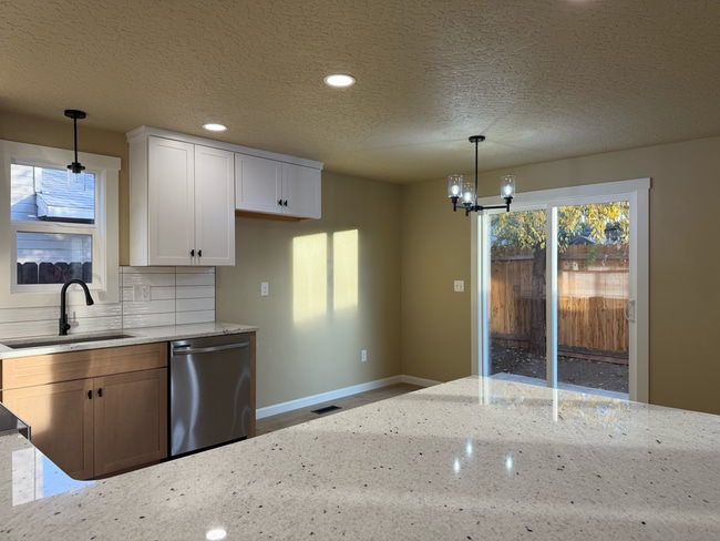 Building Photo - 919 Cove Arm Cir