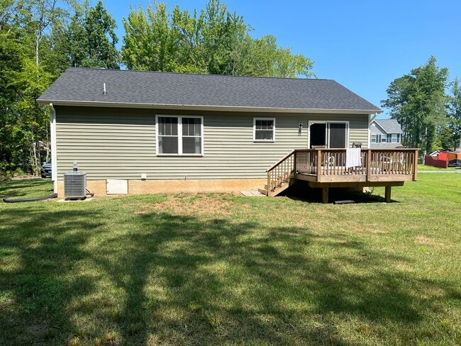Building Photo - Sought after Waterfront Community in Colonial Beach