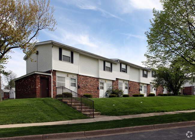 Primary Photo - Bon Sue Apartments
