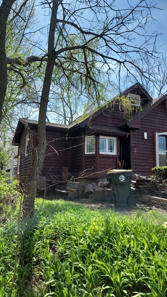Building Photo - 1531 Walnut Dr