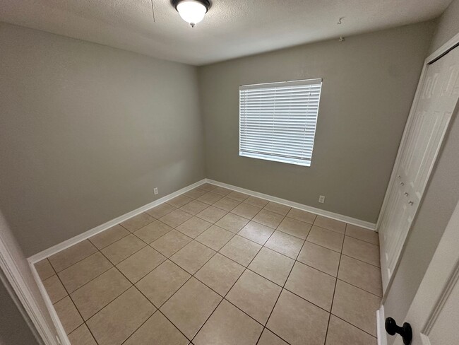 Building Photo - 220 Wilshire Dr