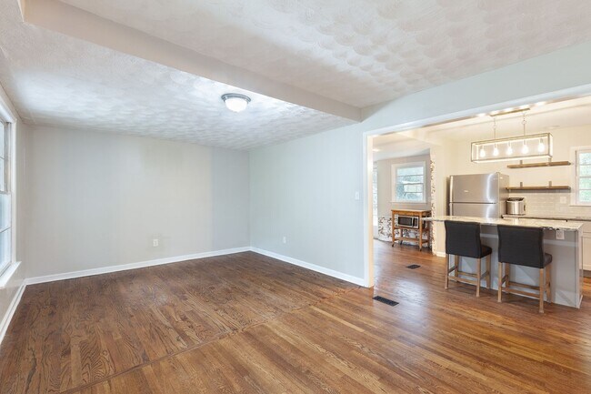 Building Photo - Very Spacious 4/3 w/ Finished Basement in Great Smyrna Location!