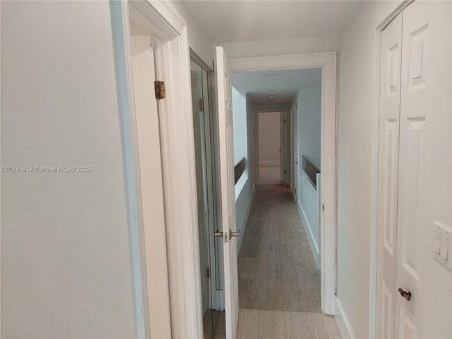 Building Photo - 350 Poinciana Island Dr