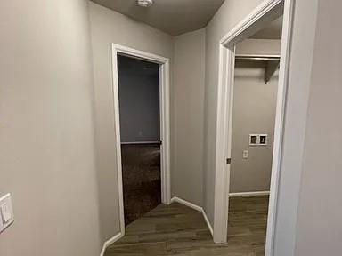 Building Photo - 2025 Sara Vista Dr