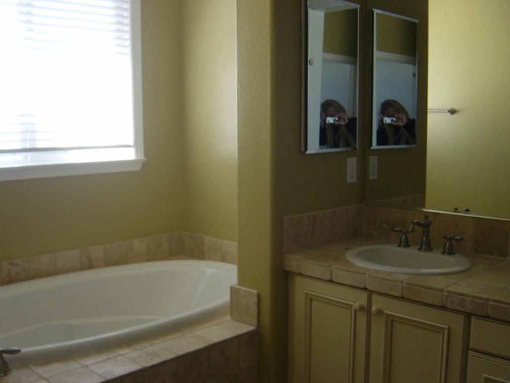 Building Photo - 1211 Chesapeake Dr