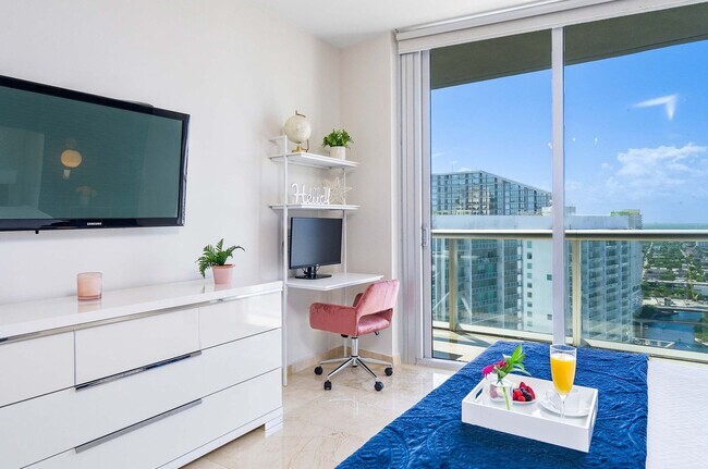 Building Photo - 485 Brickell Ave