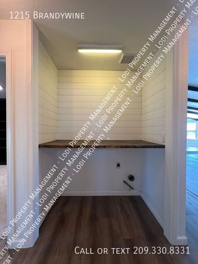 Building Photo - 1215 Brandywine-