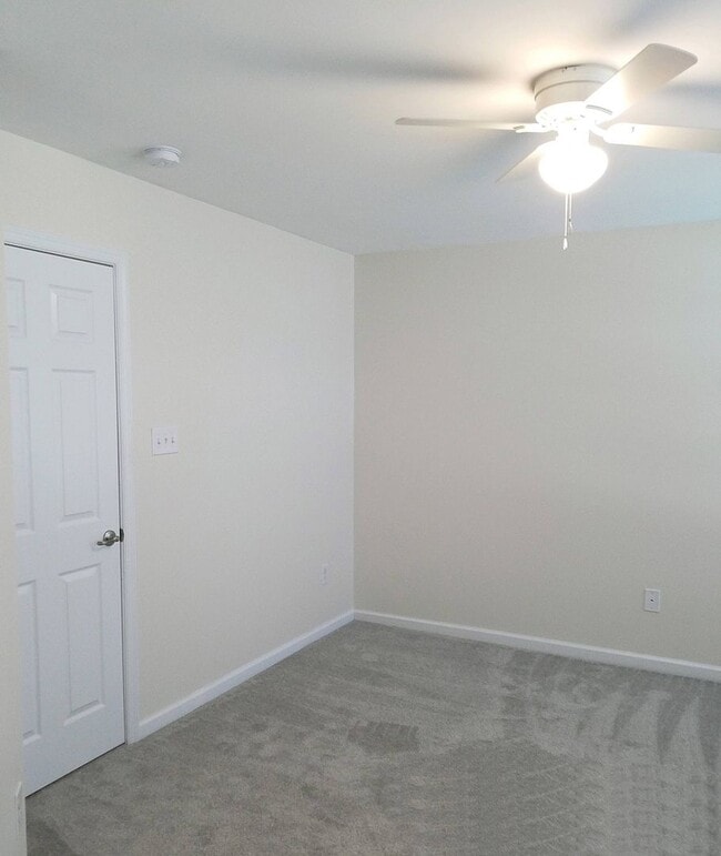 Building Photo - 1720 SF Townhome - 3 BR/1.5 BA in Vineland...