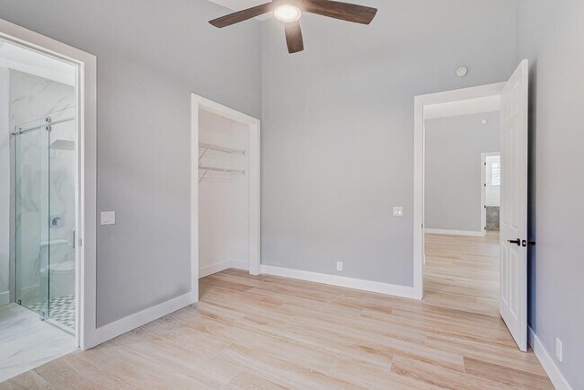 Building Photo - 8300 Bob-O-Link Dr