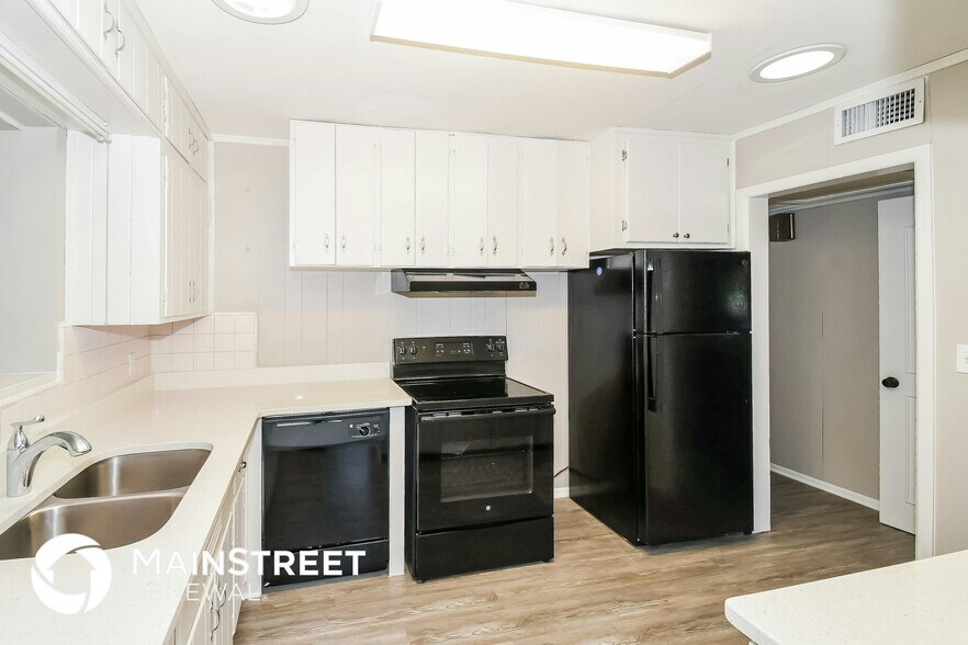 Building Photo - 6238 Green Pine Ln