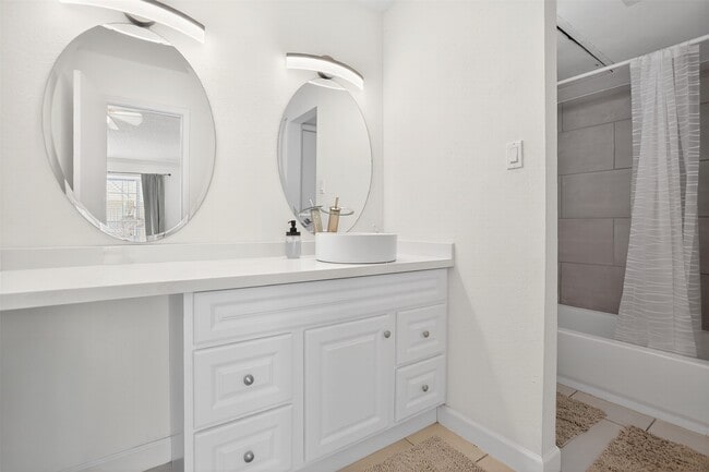 Building Photo - 3770 Lovers Wood Ln